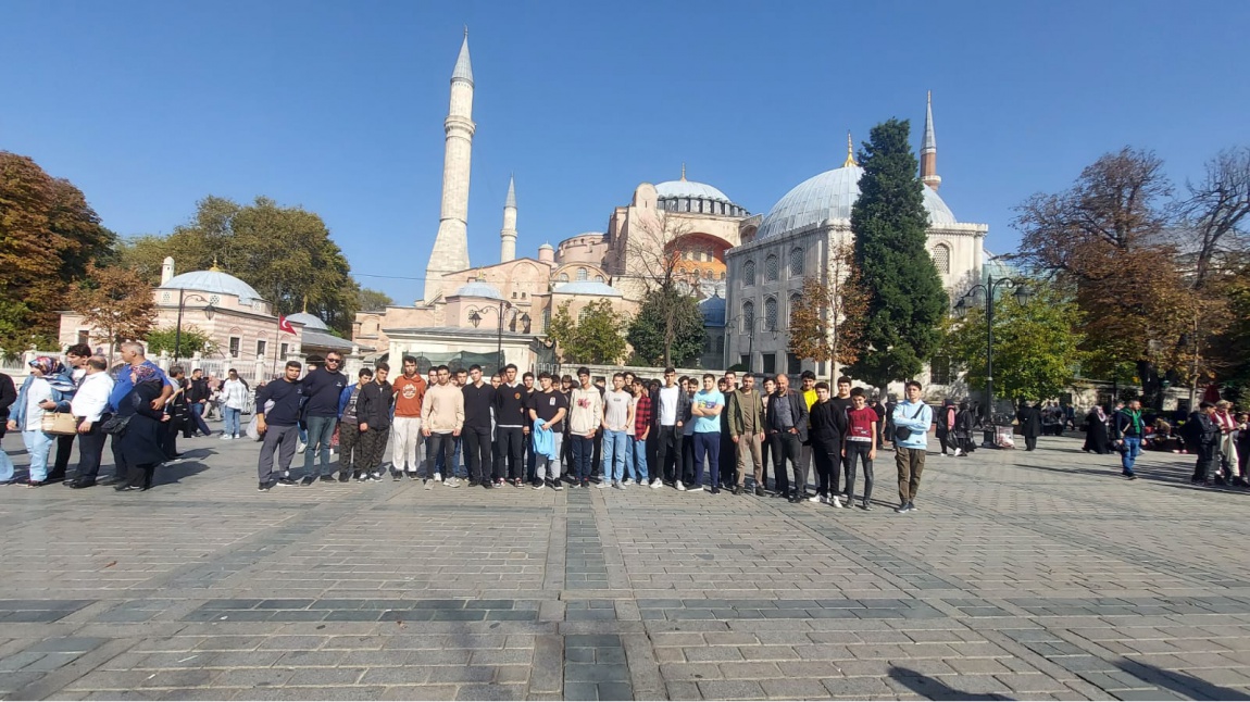 Okulumuz Öğrencileri İle İstanbul Kültür ve Teknoloji Gezisi Gerçekleştirdik