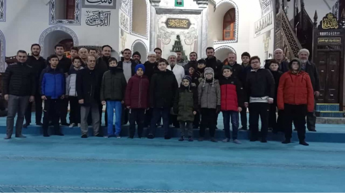 BİZ CAMİLERİN SÜSÜYÜZ VATANIMIZA MUHAFIZ, ŞEHİDİMİZE DUACIYIZ.