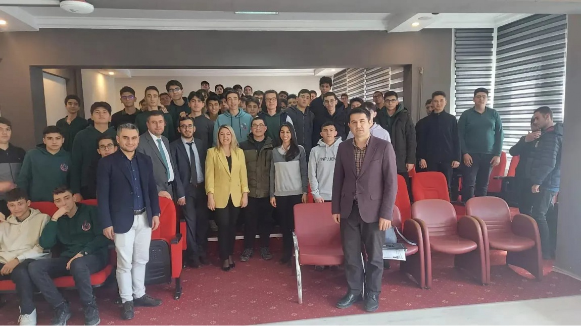 DPÜ Türkçe Eğitimi Ana Bilim Dalı Başkanı Prof. Dr. Fulya Topçuoğlu Ünal Zirve Söyleşilerinde
