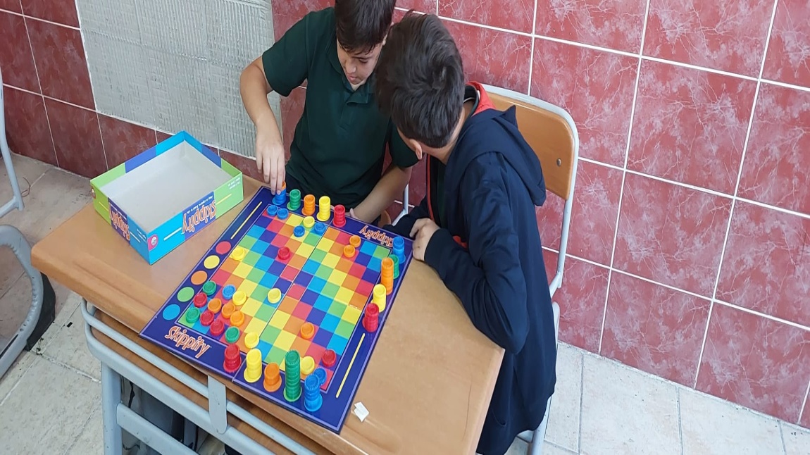 Okulumuzda Açılan Ney, Satranç ve Zeka Oyunları Kurslarına Büyük İlgi Var